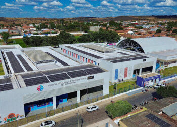 Governo do Estado entrega três novas escolas de tempo integral no Oeste baiano