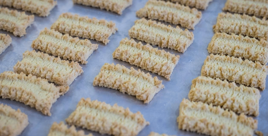 Investimentos do Governo da Bahia impulsionam produção de biscoitos e geram renda no Oeste do estado