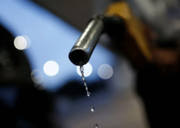 Gasolina pode ficar R$ 0,03 mais barata com aumento da mistura de etanol