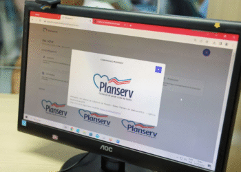 Beneficiários do Planserv relatam reajustes de até 138% apesar de limite da ANS