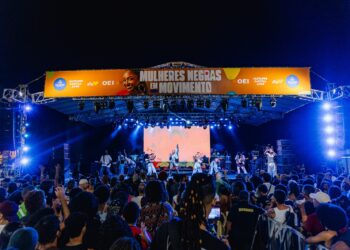 Circuito Mulheres Negras em Movimento leva grande público à Praça Maria Felipa com atrações musicais