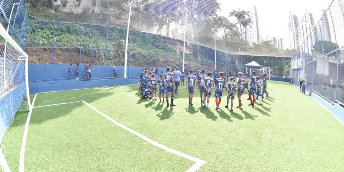 Prefeitura entrega arena com grama sintética e amplia acesso ao esporte na Federação