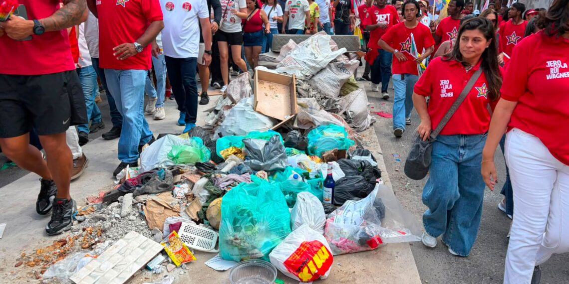 Lixo, entulho e abandono: caminhada de Jerônimo escancara a Salvador que ACM Neto esconde