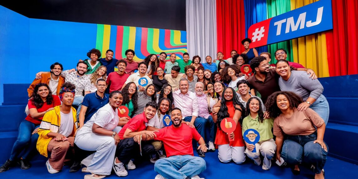 Wagner e Rui Costa chamam jovens baianos para participar da política durante gravação