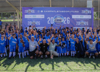 Prefeita participa de projeto esportivo que beneficia crianças e jovens de Lauro de Freitas