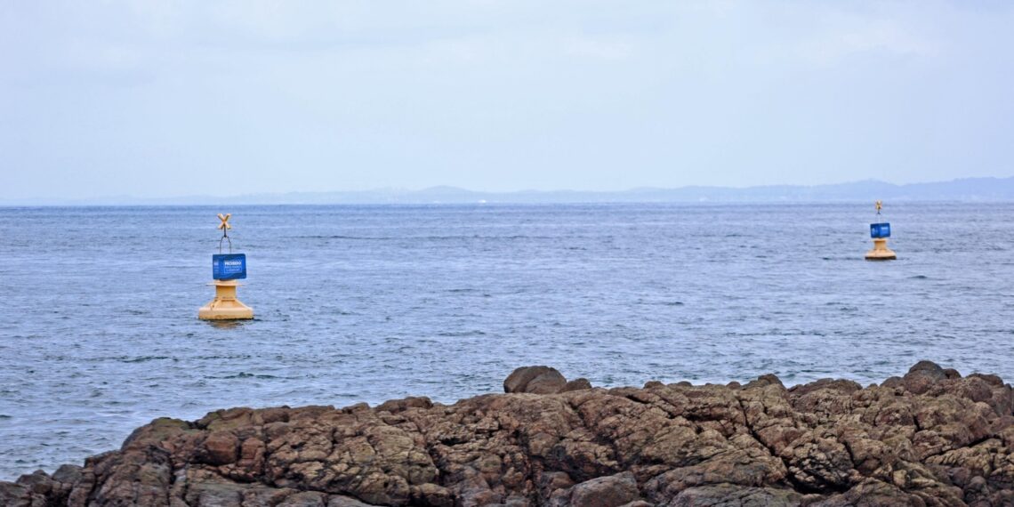 Instalação de boias para delimitar área de banho no Porto da Barra será concluída nesta quinta (3)