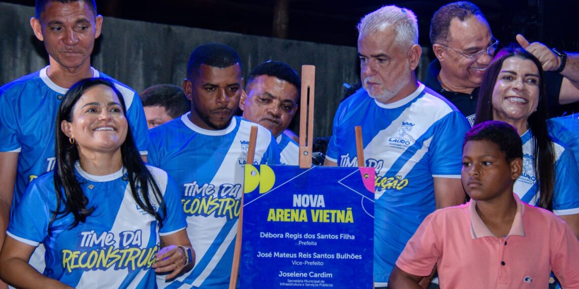 Prefeita Débora Regis entrega nova Arena Vietnã com 1º campo público de grama sintética do município