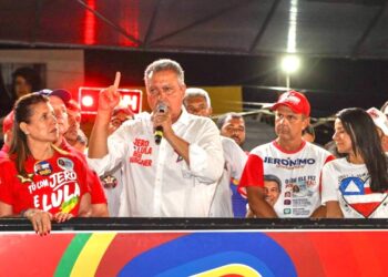 Rui denuncia uso da imagem de Lula em panfleto com número de adversário: “Não tem vergonha na cara”
