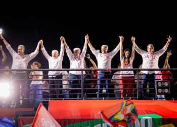Lula reforça parceria com Jerônimo e pede reeleição do governador: “Ele vai fazer muito mais pela Bahia”