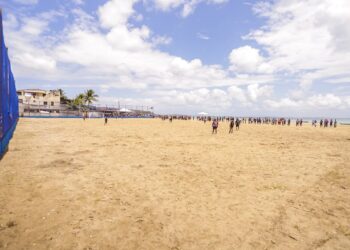 Prefeito de Salvador entrega campo na Praia de Periperi e visita Camelódromo de Novo Horizonte