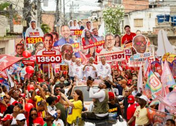 Jerônimo inicia caminhada em Periperi ao lado de Wagner e Rui e reúne multidão no Subúrbio
