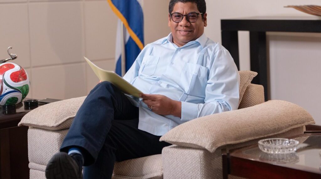 Entrevista com o Embaixador de Cuba no Brasil: Victor Manuel Cairo Palomo – Cuba enfrenta uma guerra multidimensional.