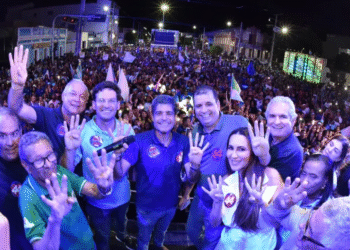 ACM Neto assume compromisso com a saúde durante visita a Xique-Xique