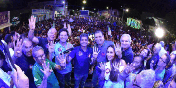 ACM Neto assume compromisso com a saúde durante visita a Xique-Xique