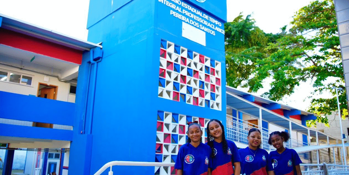 Estado entrega modernização de escolas nos bairros de Itapuã e Santa Cruz, em Salvador