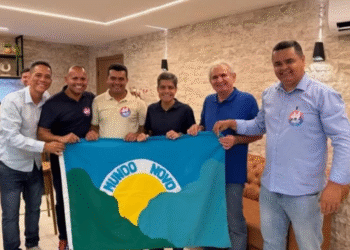 ACM Neto recebe apoio de vice-prefeito e vereadores de Mundo Novo