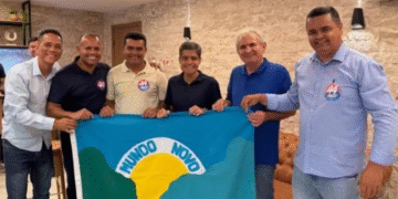 ACM Neto recebe apoio de vice-prefeito e vereadores de Mundo Novo