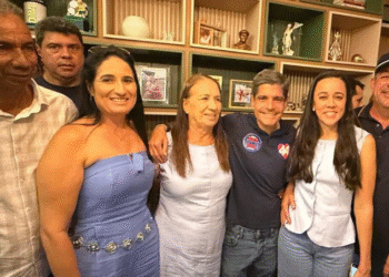 Ex-prefeita de Maiquinique deixa apoio a Jerônimo e anuncia ACM Neto