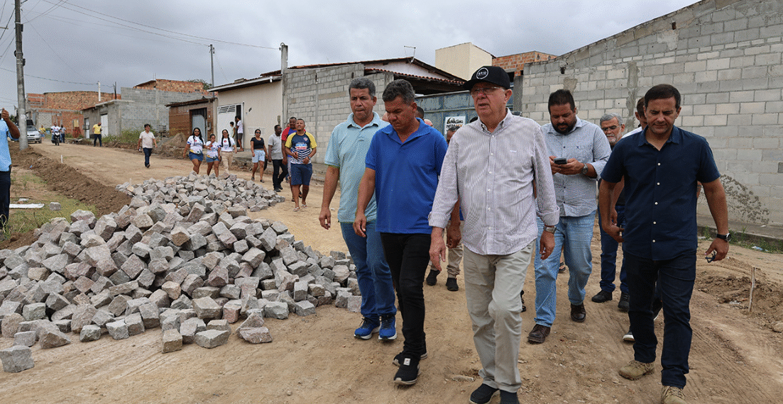 Prefeitura leva obras de pavimentação a sete ruas em loteamento no Viveiros