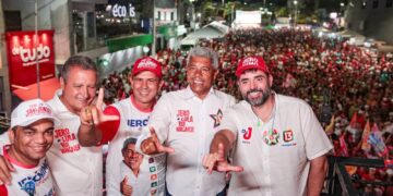 Jerônimo reúne mais de 10 mil pessoas em Rio Real e afirma que o sonho de uma vida melhor se realiza com o Time de Lula