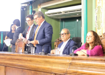 Carlos Muniz marca reunião do Colégio de Líderes para quarta-feira (23)