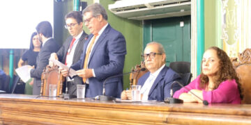 Carlos Muniz marca reunião do Colégio de Líderes para quarta-feira (23)