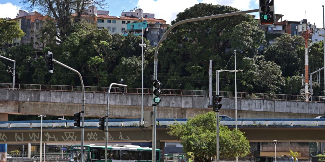 Salvador chega a mil semáforos inteligentes implantados