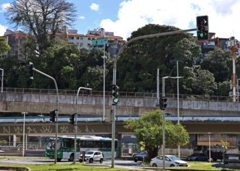 Salvador chega a mil semáforos inteligentes implantados