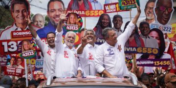 Wagner destaca impacto do VLT e das obras de requalificação no Subúrbio de Salvador