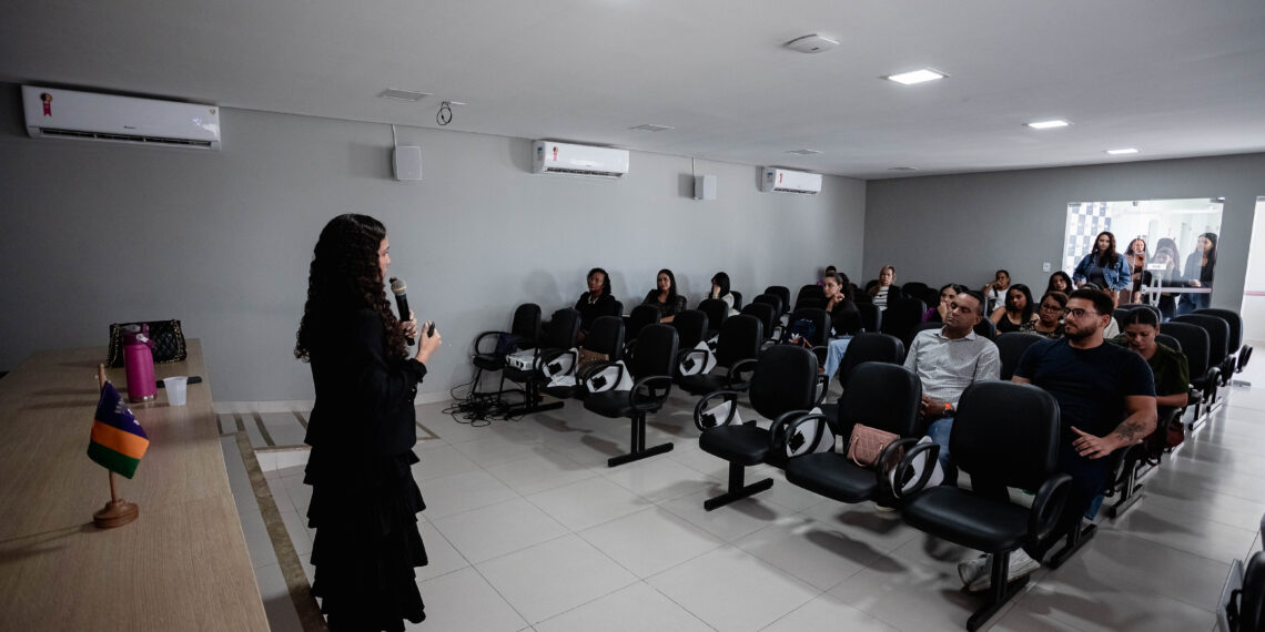 Capacitação sobre nova Lei de Licitações reúne servidores municipais em Lauro de Freitas