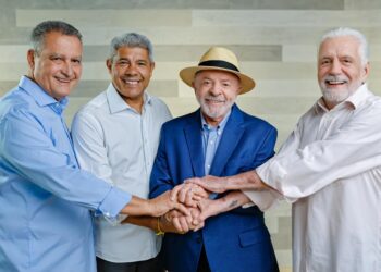 Rui explica mudança na agenda com Lula e convoca militância para ato nesta terça em Salvador