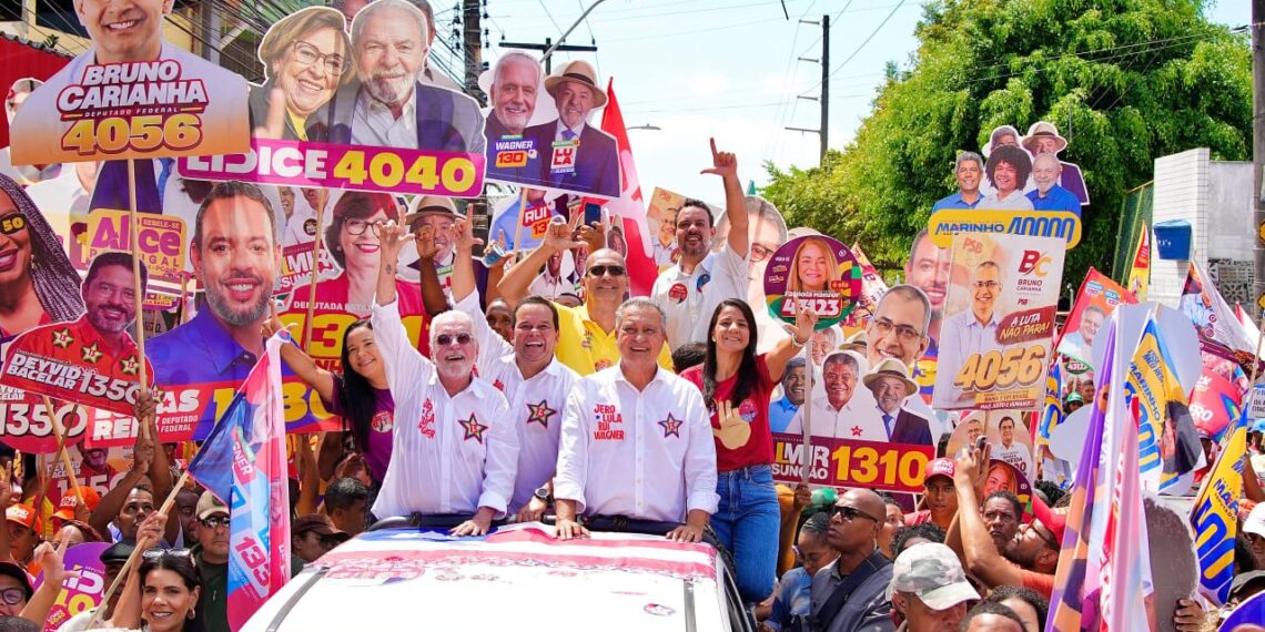 Em caminhada no Pau Miúdo, Rui diz que governos do PT modernizaram Salvador
