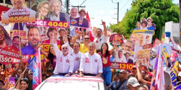 Em caminhada no Pau Miúdo, Rui diz que governos do PT modernizaram Salvador