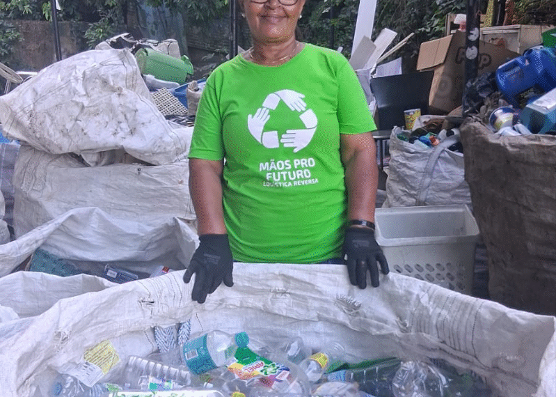 Reciclagem beneficia meio ambiente e gera renda para famílias em Salvador