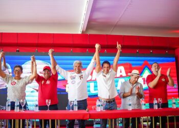 Jerônimo reúne 37 prefeitos na Bahia e faz discurso contra oposição