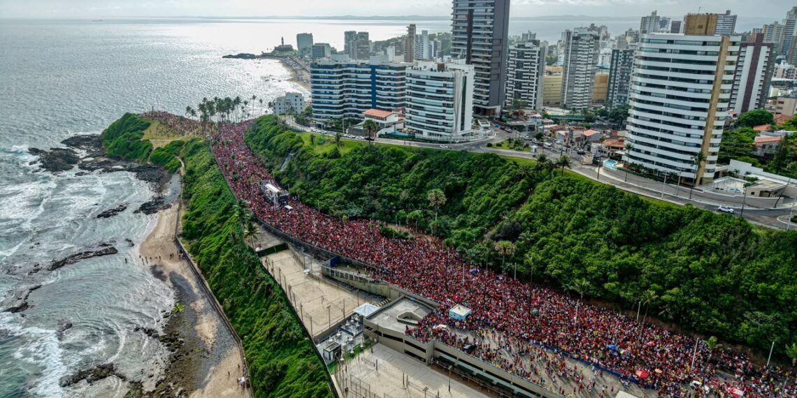 Ato pró-Lula reúne 500 mil pessoas em Salvador