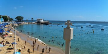 Boias de proteção completam um mês no Porto da Barra com aprovação de banhistas