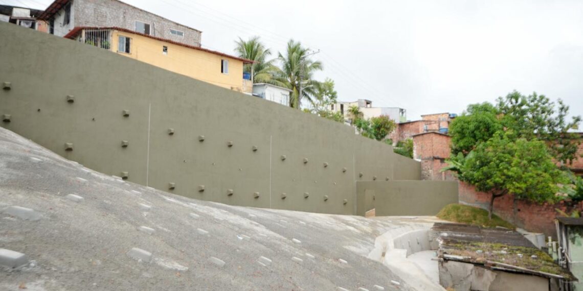 Plataforma recebe obra de contenção de encosta de R$ 2 milhões
