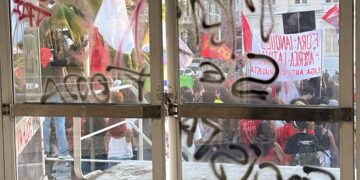Prefeitura suspende expediente após atos de vandalismo em manifestação da Praça Municipal