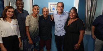 Prefeitura entrega 100 casas reformadas e arena de grama sintética no Arraial do Retiro
