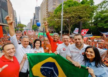 Jerônimo defende união nacional e convoca brasileiros a reeleger Lula em ato na Avenida Paulista