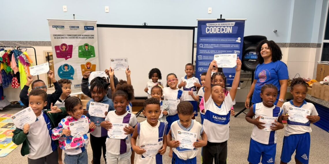 Codecon ensina educação financeira e consumo consciente em escolas