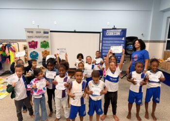 Codecon ensina educação financeira e consumo consciente em escolas