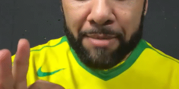 Daniel Alves apoia Flávio Bolsonaro e cita “Espírito Santo”