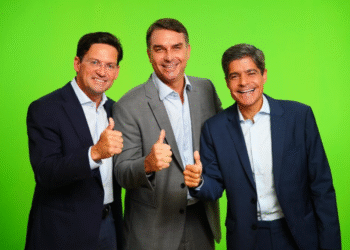 Flávio Bolsonaro fará comício na Barra ao lado de ACM Neto