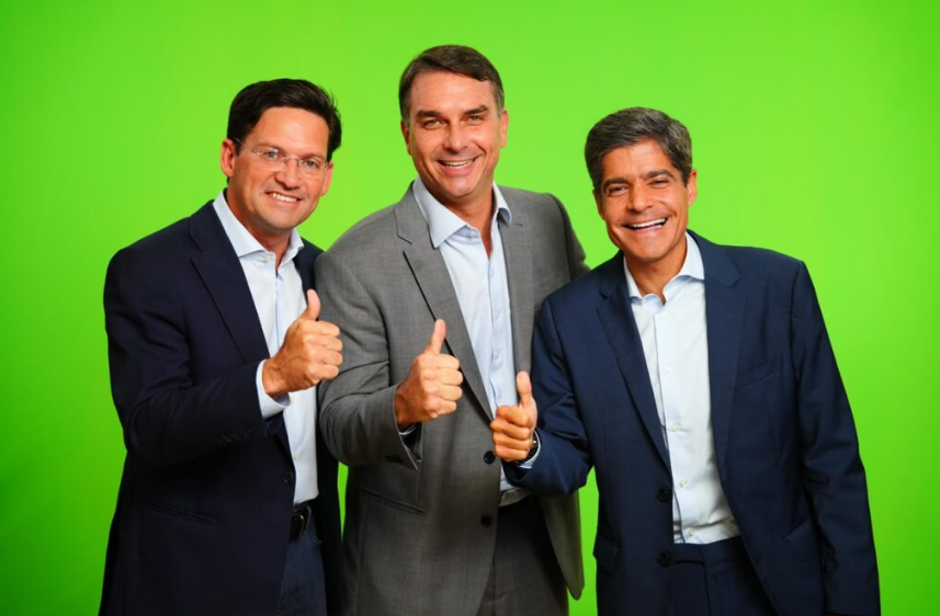 Flávio Bolsonaro fará comício na Barra ao lado de ACM Neto