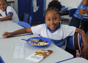 Salvador serve 180 mil refeições balanceadas por dia a 160 mil estudantes da rede municipal