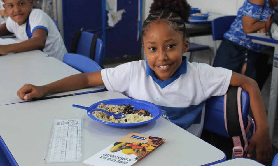 Salvador serve 180 mil refeições balanceadas por dia a 160 mil estudantes da rede municipal