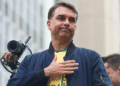 Justiça barra entrega de título de cidadão soteropolitano a Flávio Bolsonaro