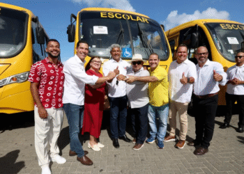 Governo distribui mais de 100 ônibus para o transporte escolar